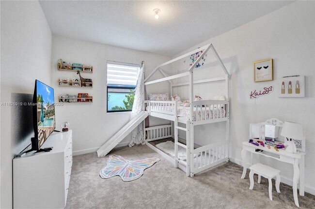 Building Photo - 242 SW 159th Ln
