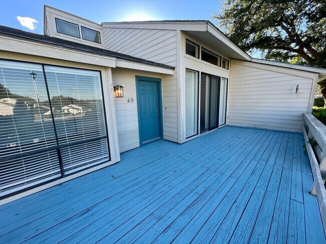 Building Photo - 49 April Point Dr N