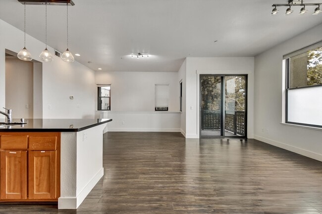 Building Photo - 1107 66th St