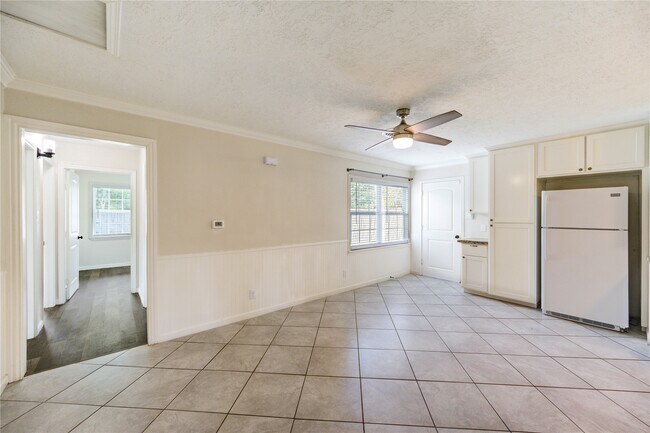 Building Photo - 5317 Crestmont St