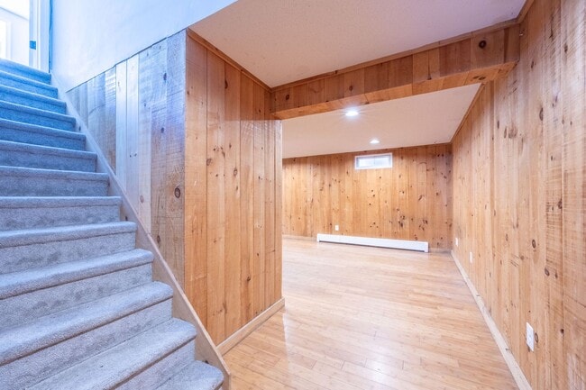 Building Photo - Charming 4 Bedroom Colonial with Updated K...