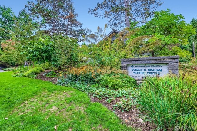 Building Photo - 3Bd/3.5Ba Seattle Townhouse