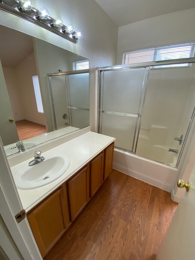 Building Photo - 3 bed/2 bath home located in Summerlin