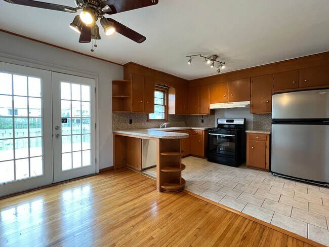 Building Photo - Three Bedroom Tulsa, 1 Bath