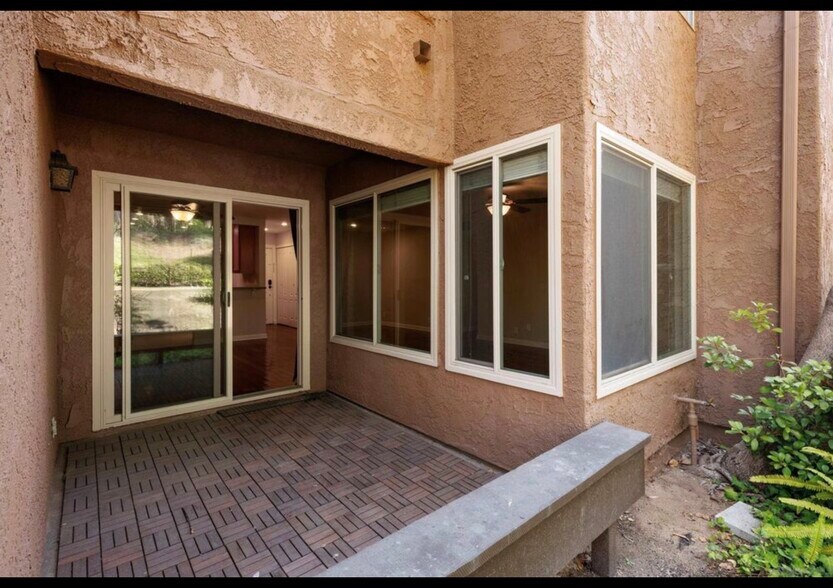 Building Photo - 10425 Caminito Cuervo