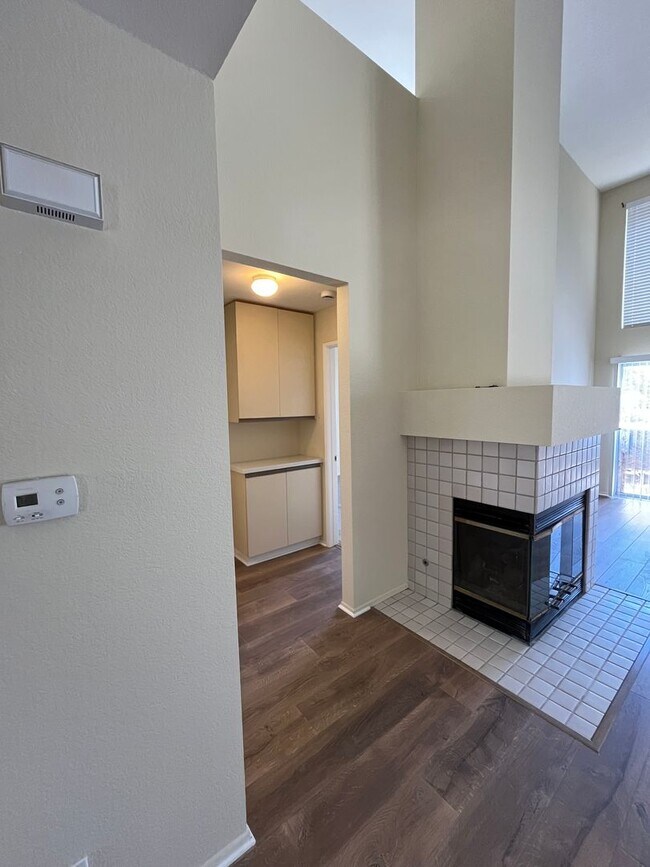 Building Photo - JUST REFURBISHED SPACIOUS DUAL MASTER COND...
