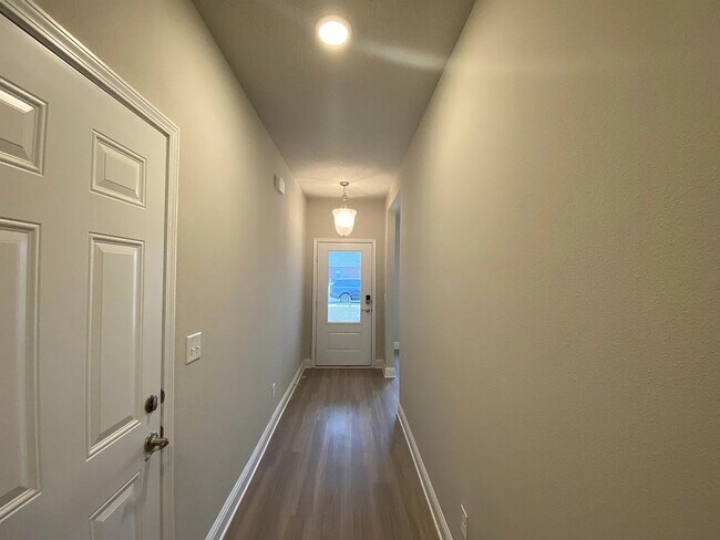 Building Photo - 1348 Rosefield Dr W