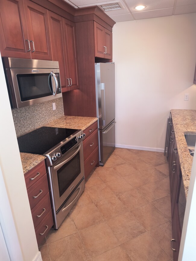 Building Photo - 535 Main St