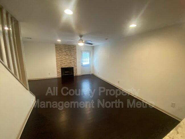 Building Photo - 1587 Springleaf Point SE