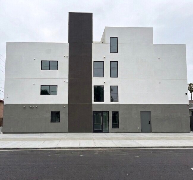 Building Photo - ONE LA LLC