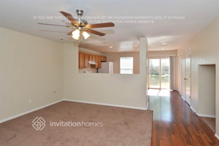 Building Photo - 1350 Bluebird St