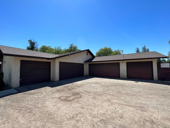 Building Photo - 7612 N Laurelglen Blvd