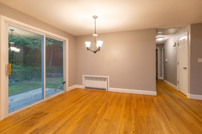 Building Photo - 3 Bedroom, 2 Bathroom home with Finished B...