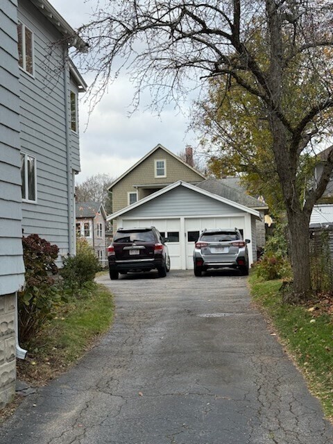 Building Photo - 42 School St