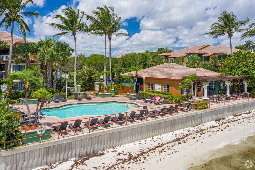 Primary Photo - Manatee Bay Apartments