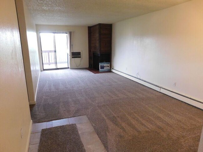 Building Photo - Charming 2-Bed Condo Near CMU & St. Mary’s – Great Amenities & Prime Location!