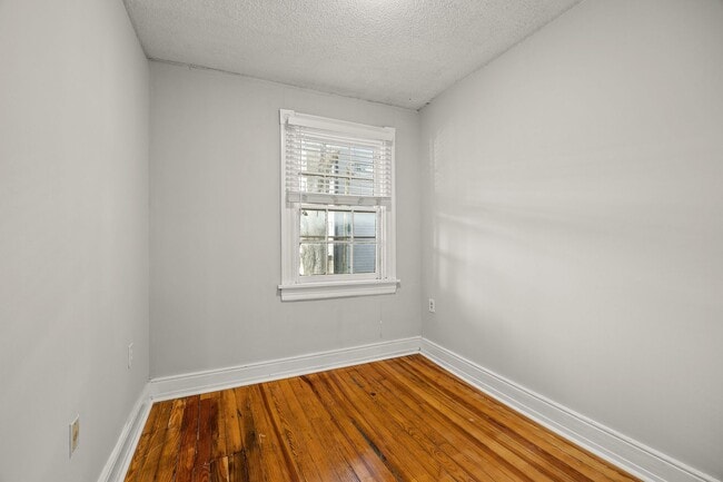 Building Photo - 2605 Parkwood Ave