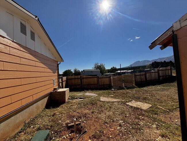 Building Photo - 580 W Abajo Dr
