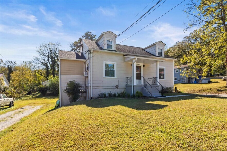 Building Photo - 10060 Central Dr