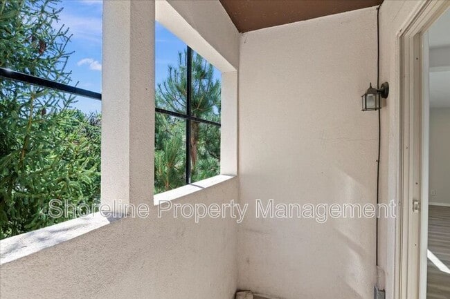 Building Photo - 2607 N Lancaster Dr