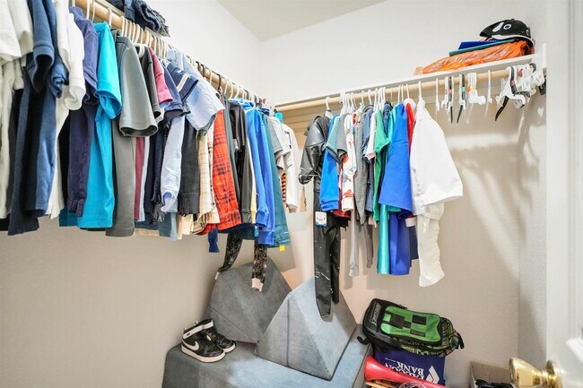 Building Photo - 2122 Mallorca Dr