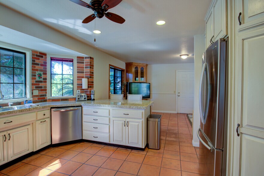 Building Photo - 33180 Vino Way