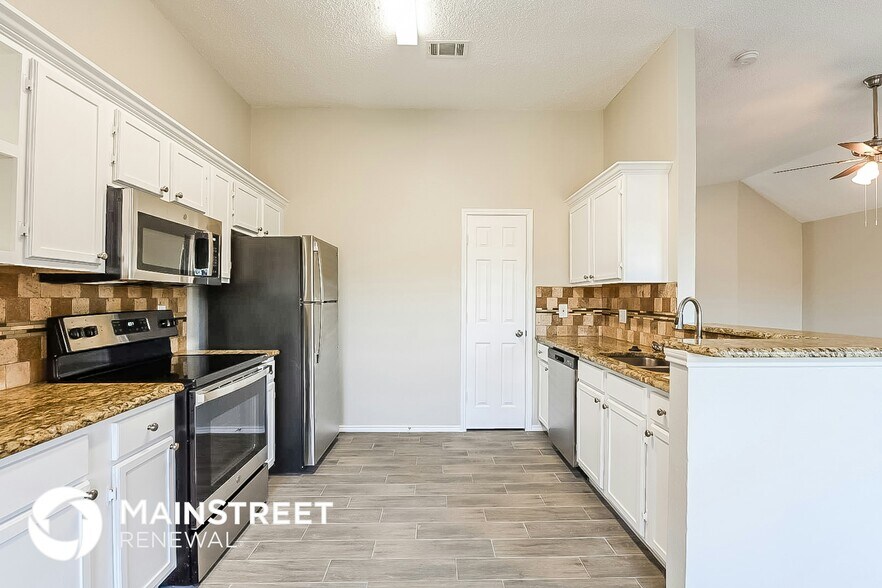 Building Photo - 1536 Montreal Ln