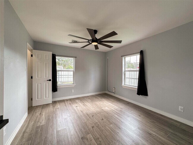 Building Photo - 730 Dunkley Dr