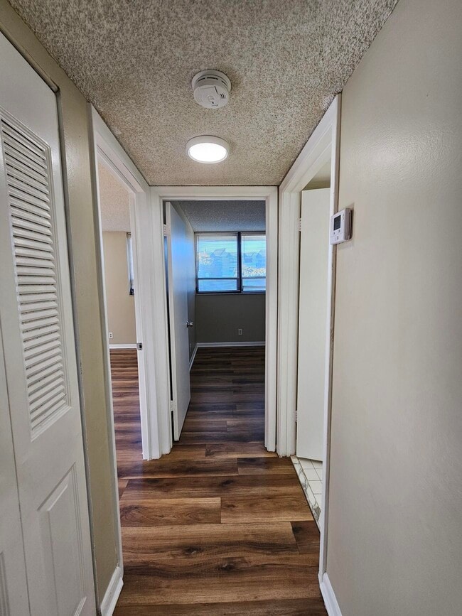 Building Photo - 1950 N Congress Ave