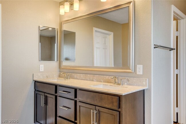 Building Photo - 888 Haven Oaks Pl