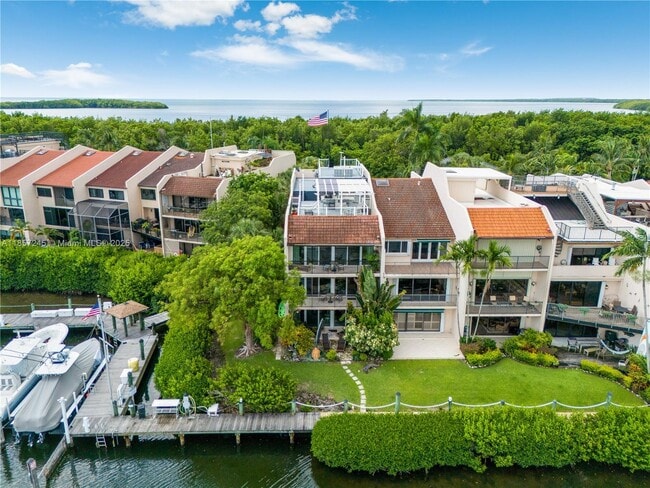 Building Photo - 6100 Paradise Point Dr