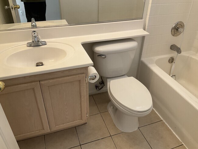 Building Photo - 5726 Roundrock Dr