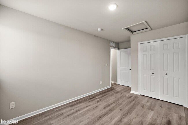 Building Photo - 28280 Delano Dr