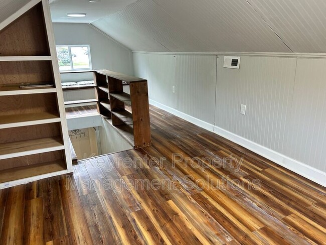 Building Photo - 2312 Poplar St