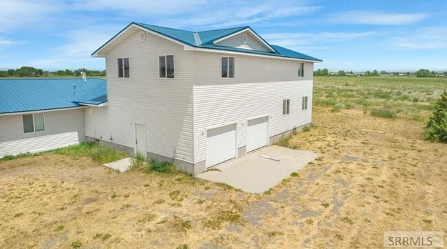 Building Photo - Stunning St. Anthoney Home: Recently Remod...