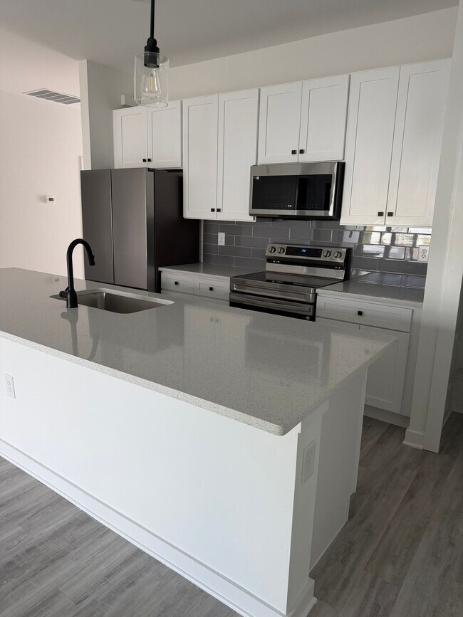 Building Photo - 4617-4619 27th Street Southwest