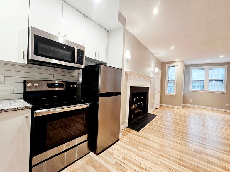 Building Photo - 82 Phillips St