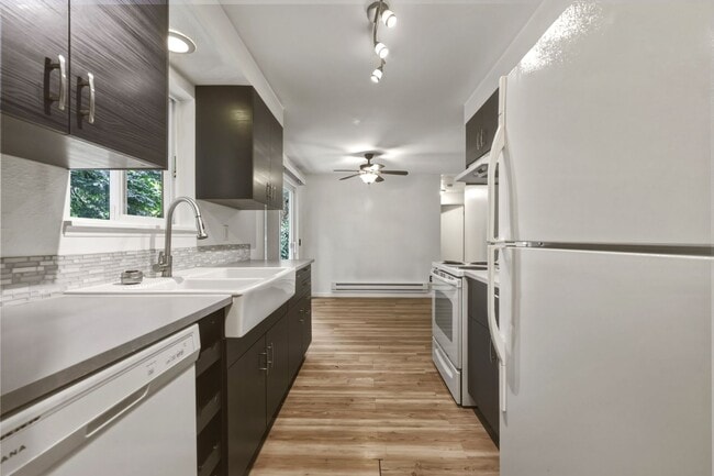 Building Photo - MOVE IN READY NOW! 2 bed 1 ba - Great location! Tumwater School District.