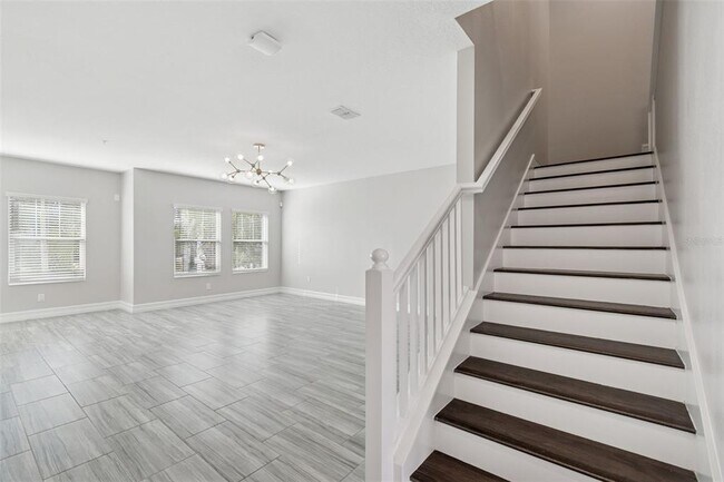 Building Photo - 4921 W Paul Ave