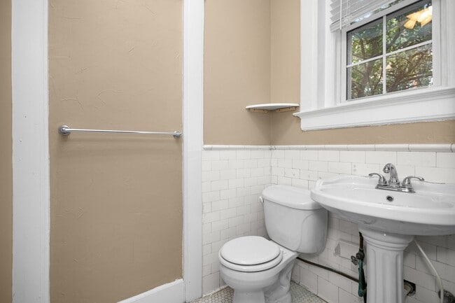 Building Photo - 600 W Olney Rd