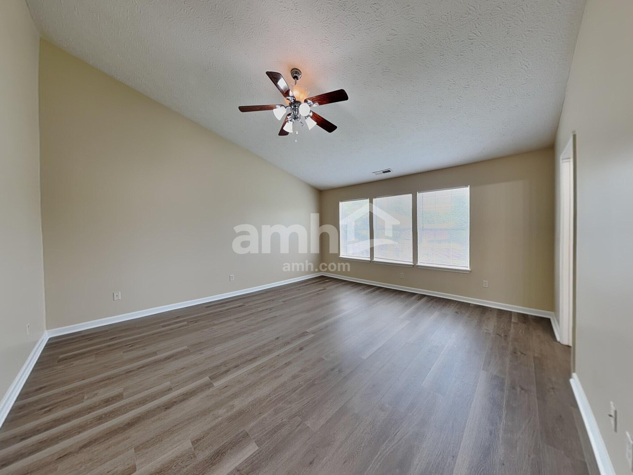 Building Photo - 803 Green Woods Dr