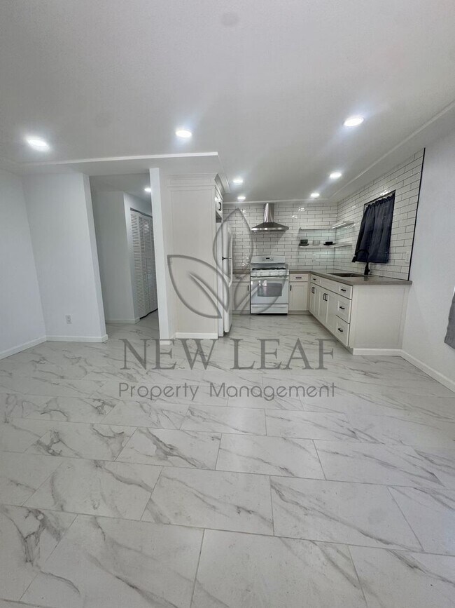 Building Photo - COZY 2BEDROOM IN THE HEART OF CLAREMONT