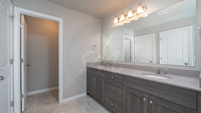 Building Photo - Great Townhome in Cumbre Vista