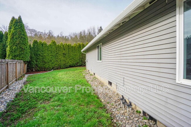 Building Photo - 8601 NE 84th St