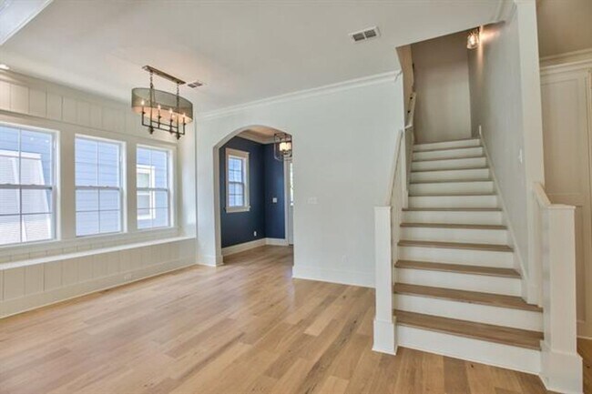 Building Photo - Stunning Midtown Tallahassee Home In Braemore Park