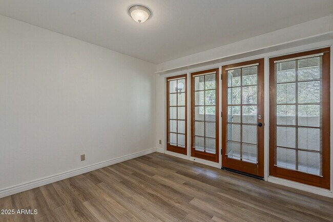 Building Photo - 1028 S Ash Ave