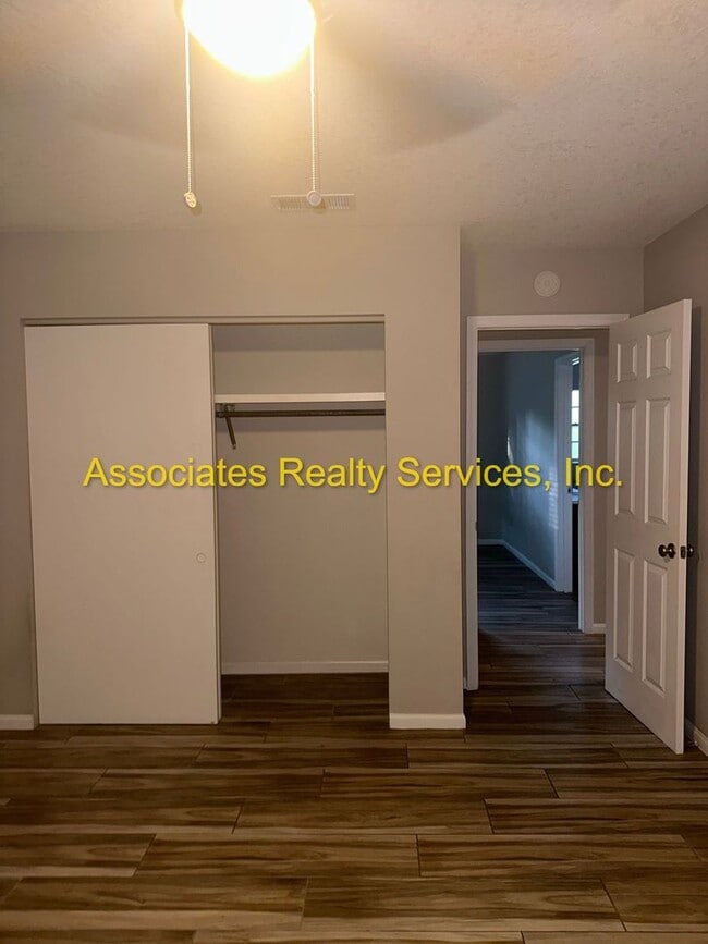 Building Photo - Three bedroom, two bath - 1720 Sq. ft., Acre lot