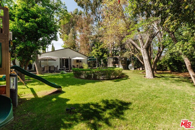 Building Photo - 5940 Matilija Ave