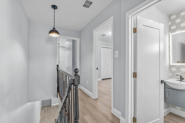 Building Photo - 1521 S 19th St