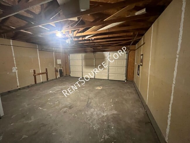 Building Photo - 841 Chateau Way